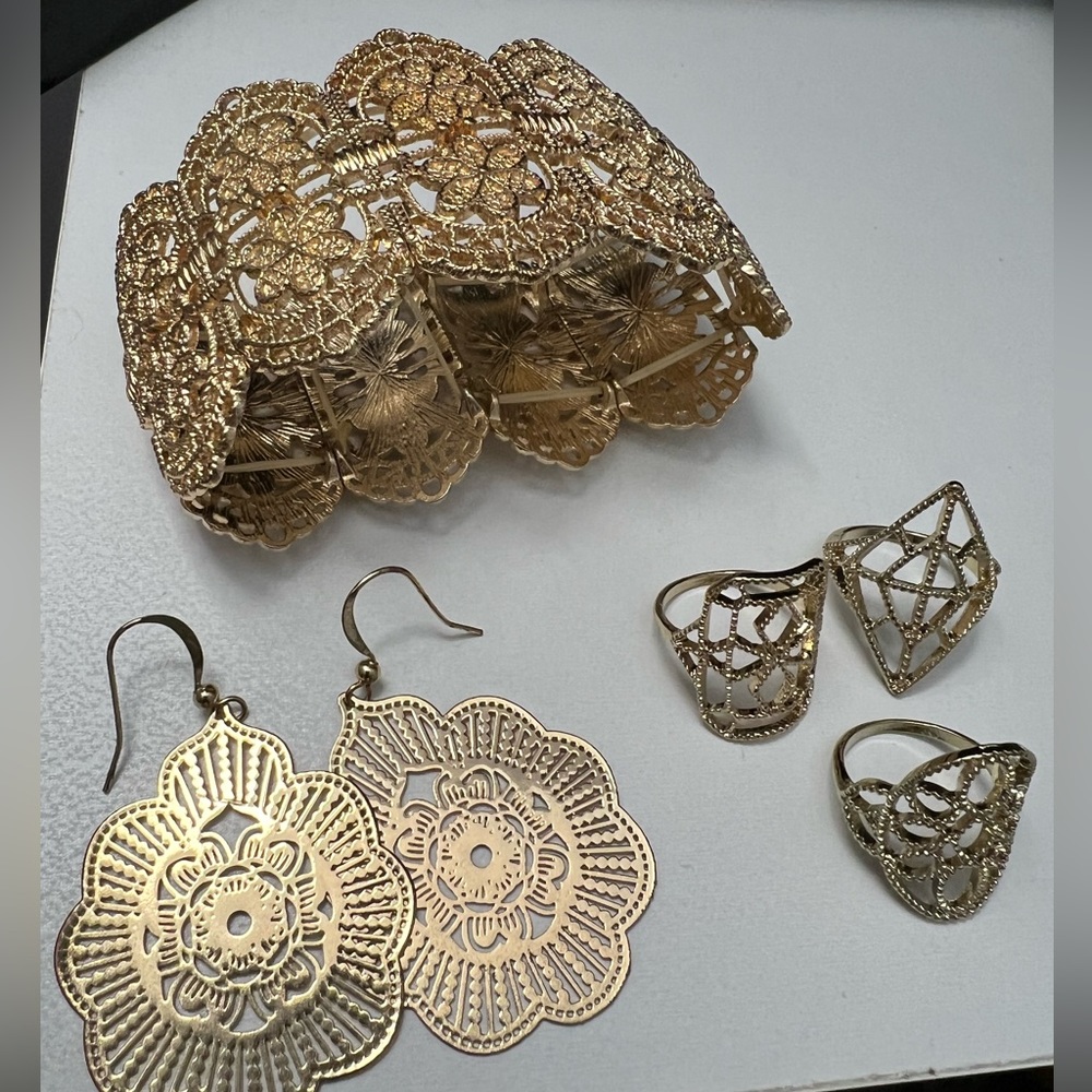 Earring bracelet ring set